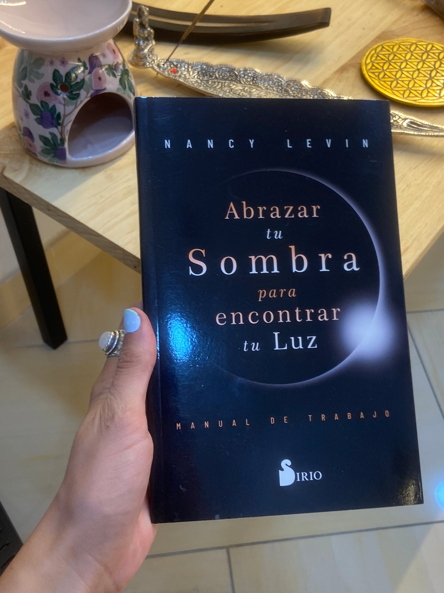 Libro: Abrazar tu Sombra para Encontrar tu Luz
