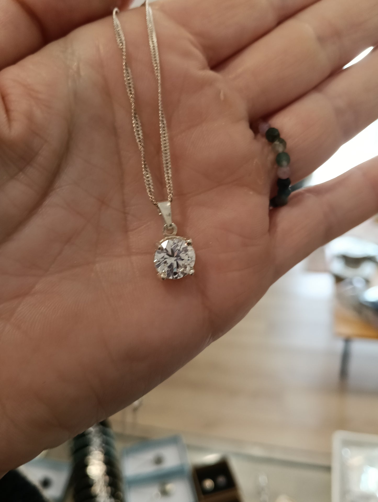Cuarzo maestro, colgante en plata con cadena. El que potencia los minerales...