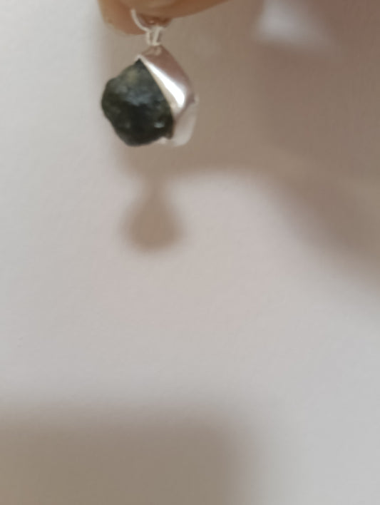 Moldavita en plata.