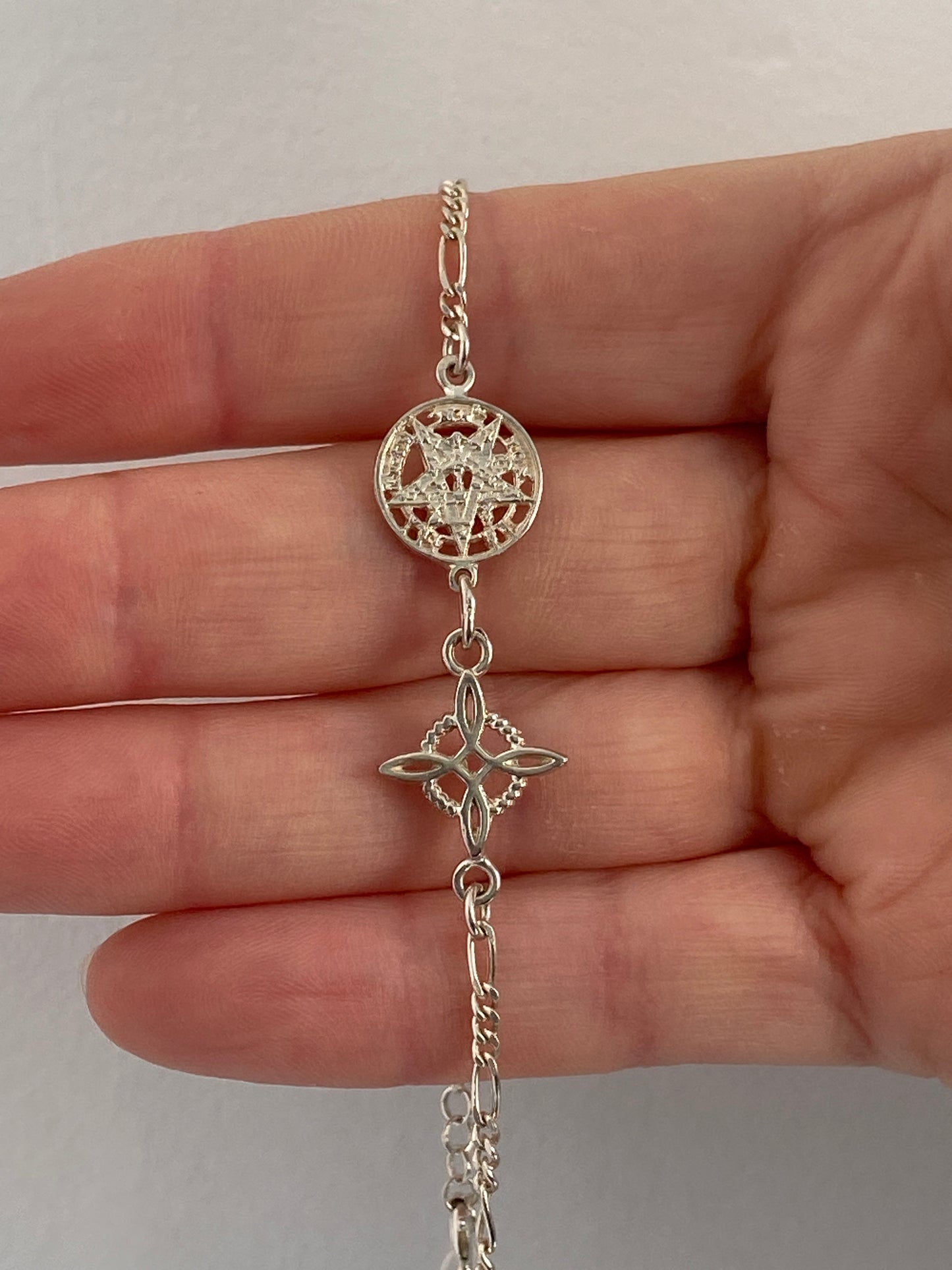 Pulsera Plata Doble Protección (Nudo bruja, Tetragramatón)