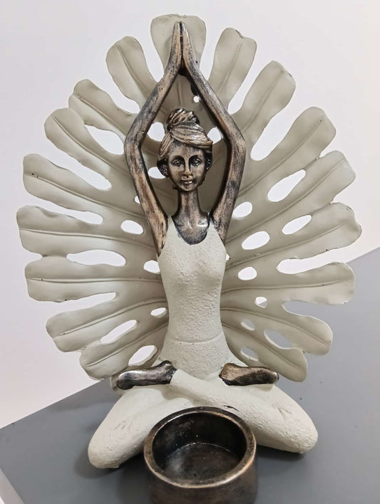 Figura 26cm Mujer Haciendo Yoga con portavela