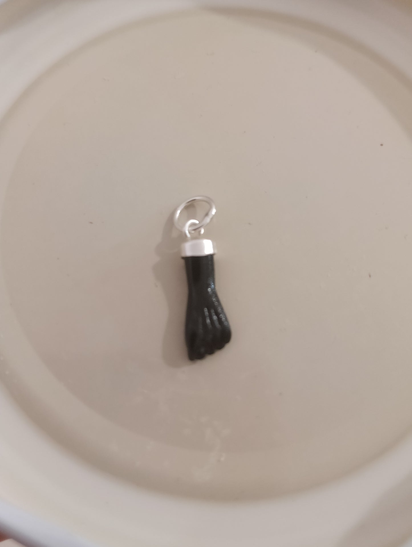 Fija o puño de azabache