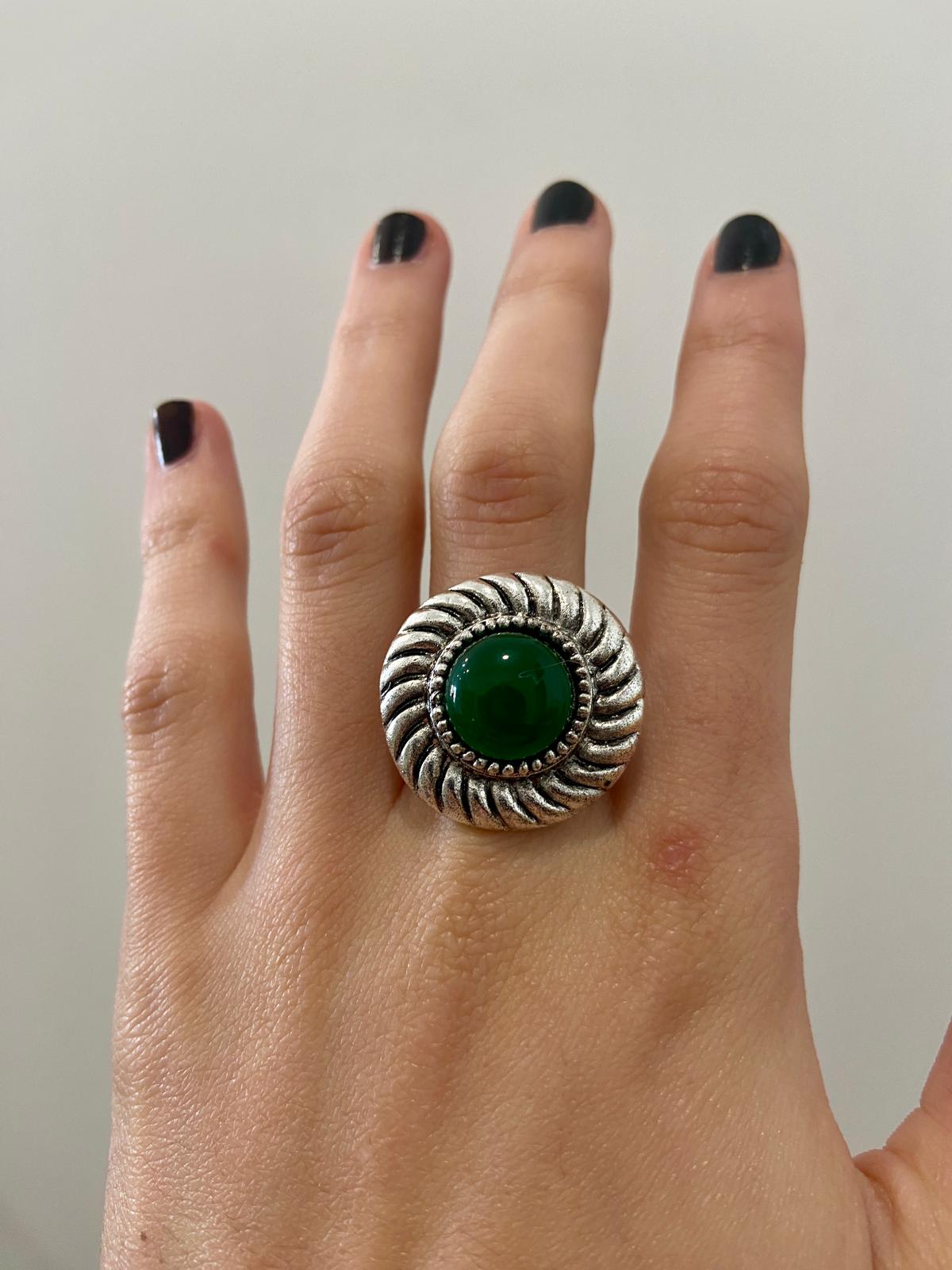 Anillo ajustable con piedra natural ( jade nefrita)