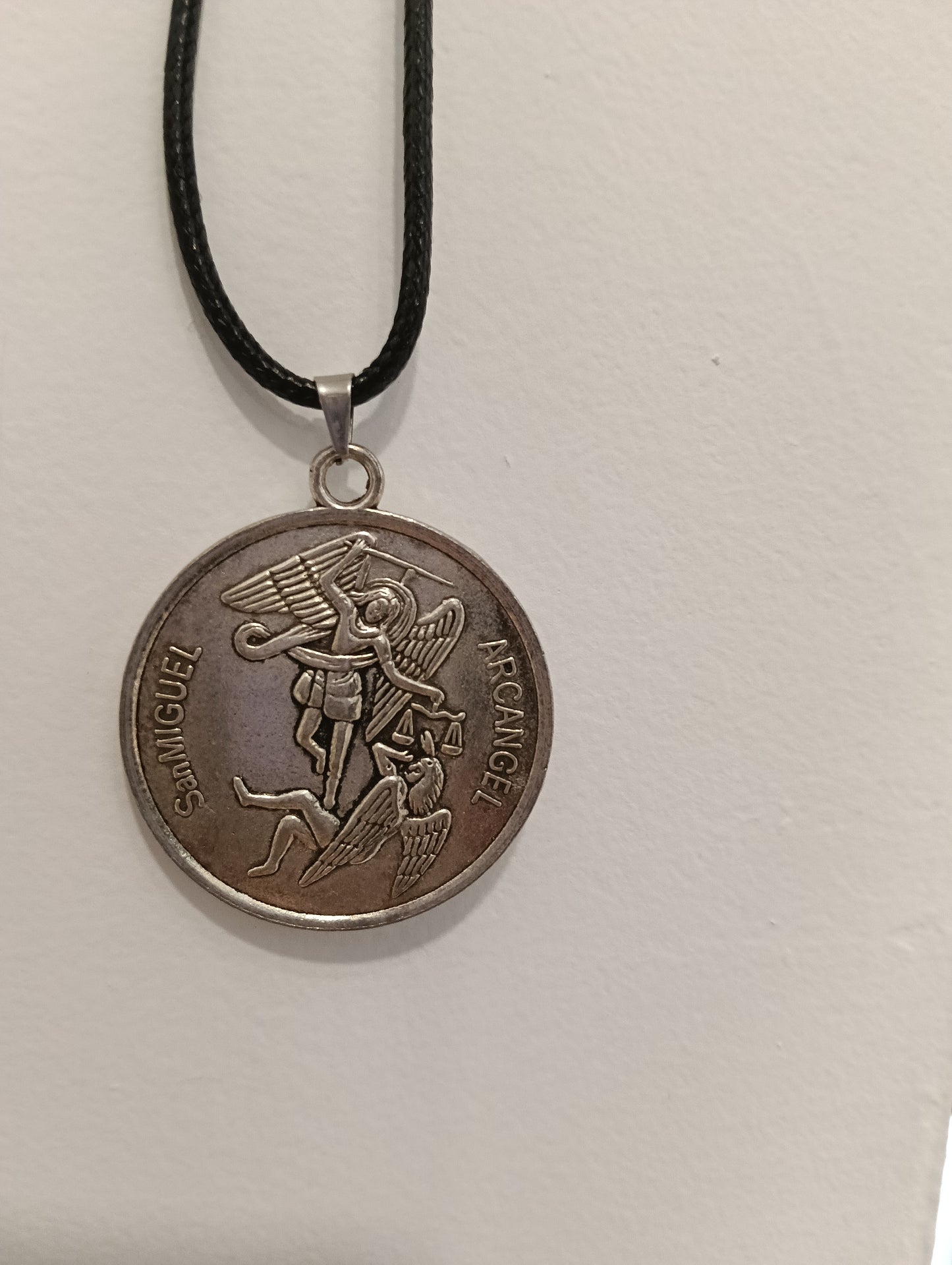 Medalla arcangel San Miguel y metraton
