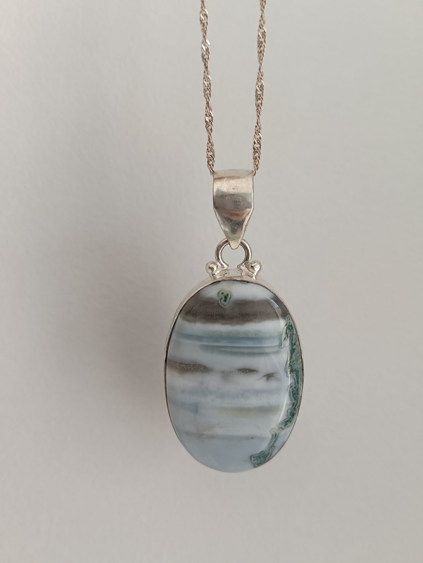 Colgante en plata 925, con calcedonia azul 💙.