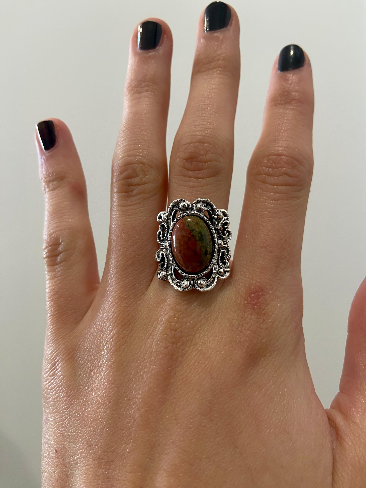 Anillo ajustable con piedra natural unakita.