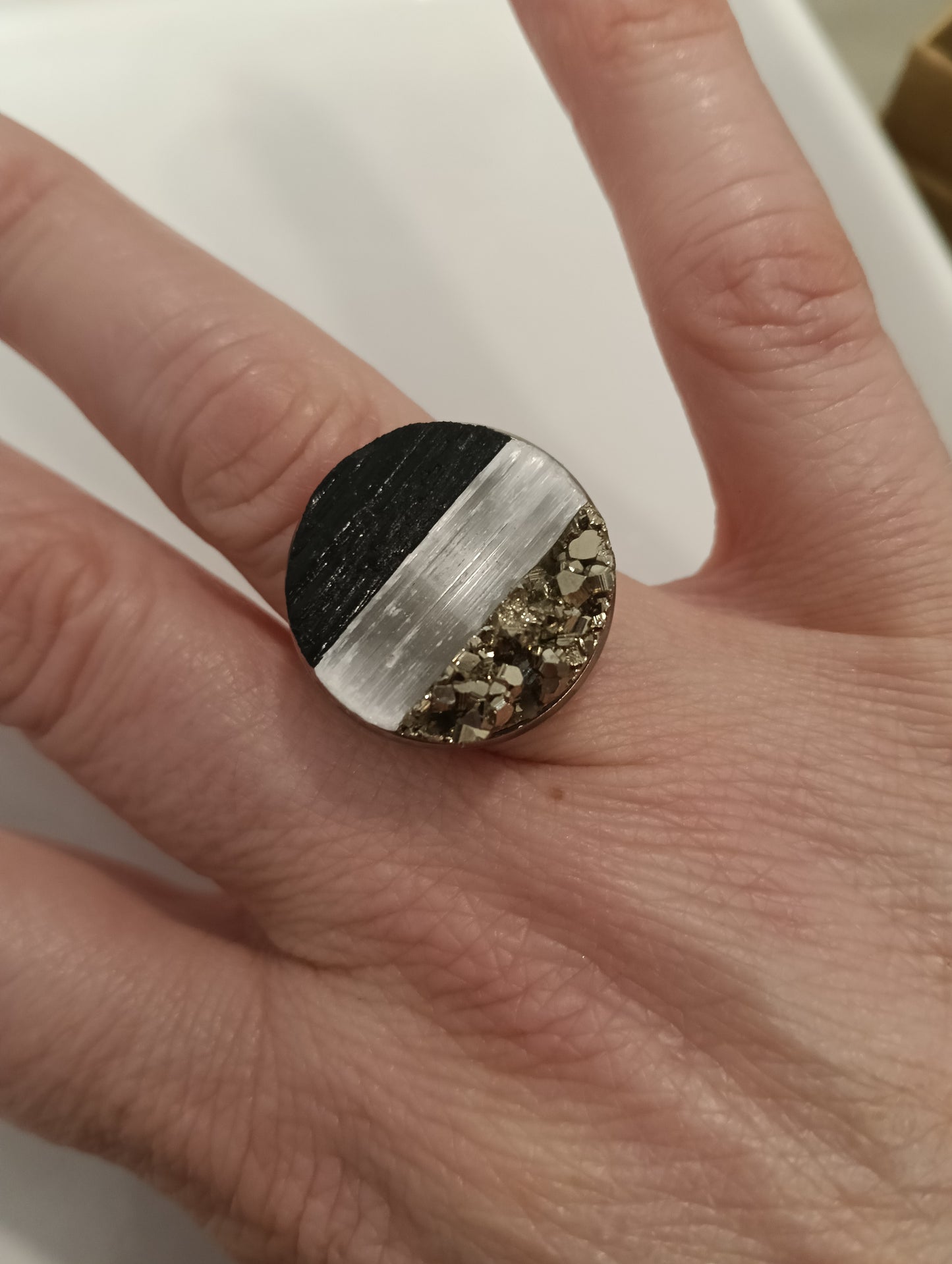 Anillo ajustable de acero ( turmanila,selenita y pirita)